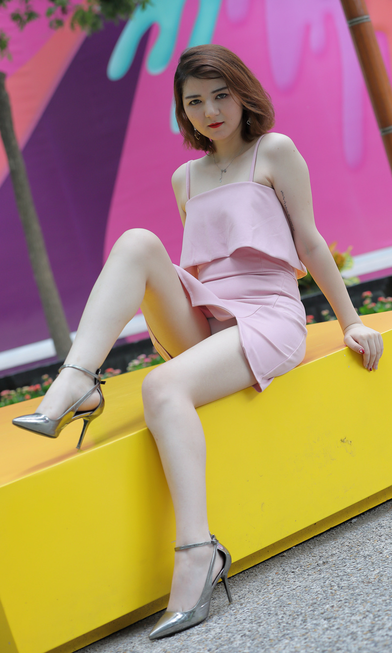 图片[2]-粉色短裙-街拍图满多
