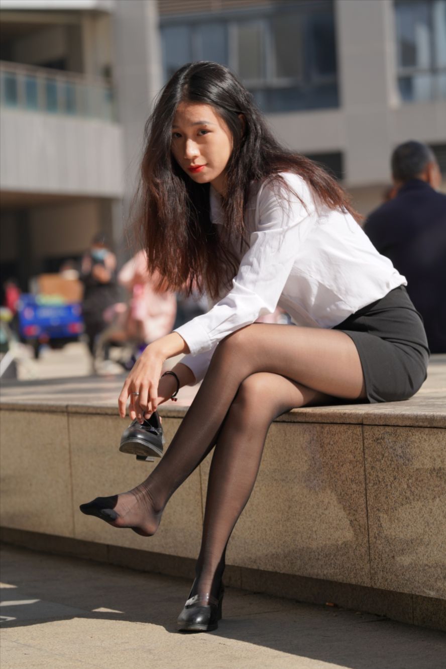 图片[2]-短裙黑色丝袜(套图+视频)-街拍图满多