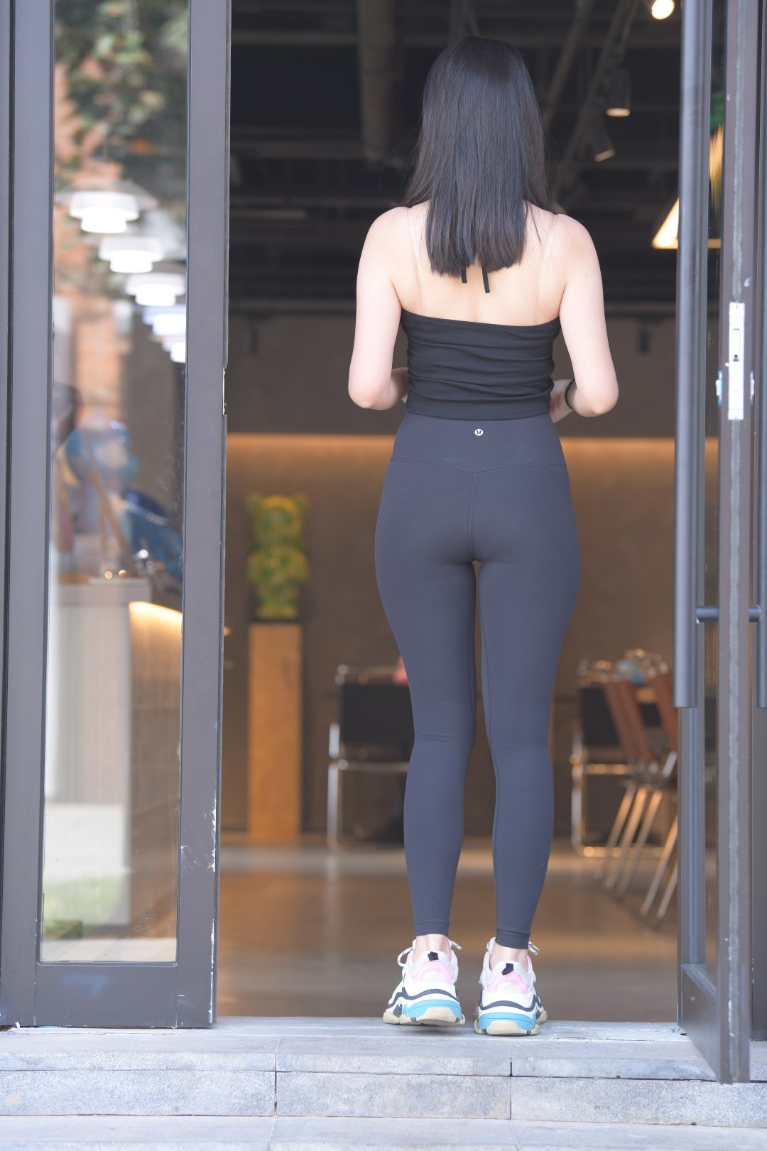 图片[10]-黑色瑜伽裤美女-街拍图满多